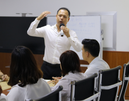 “矢志不渝追求卓越”污视频在线看黄片APP董事长...